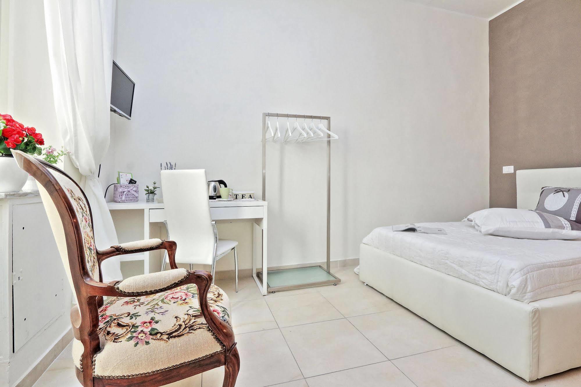 San Pietro Stazione Guesthouse Rom Exteriör bild