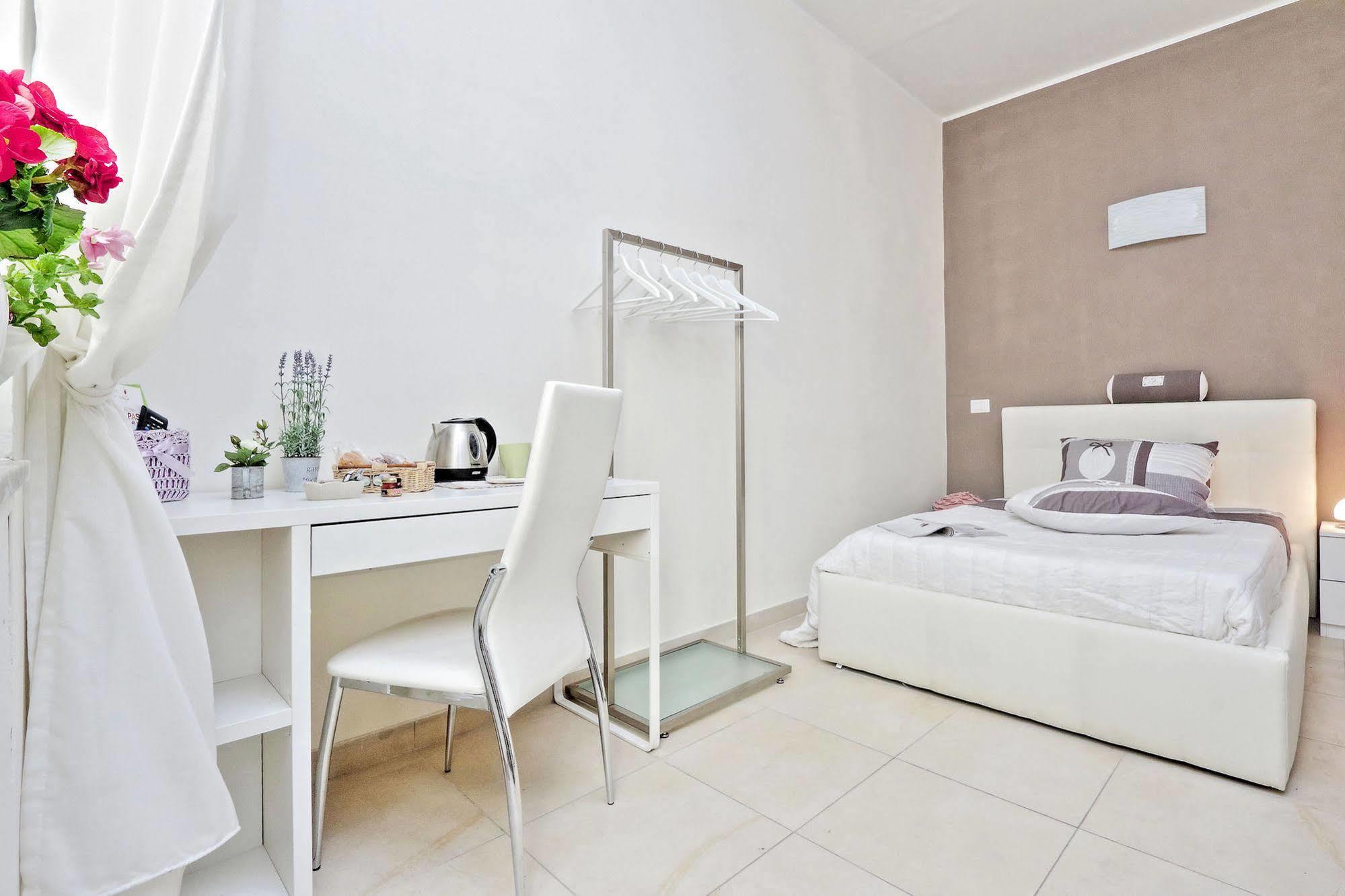 San Pietro Stazione Guesthouse Rom Exteriör bild